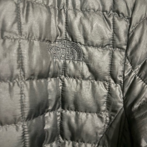 Women's The North Face Thermoball
Hooded Parka - Picture 4 of 5